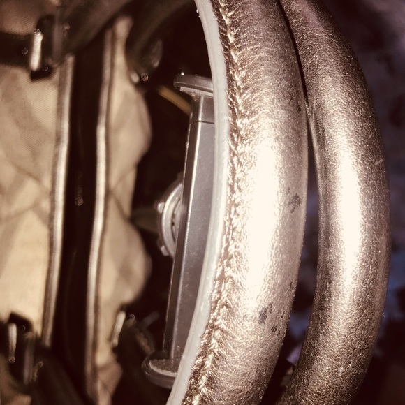 Authentic Burberry Tote Metallic Gray - Picture 5 of 10